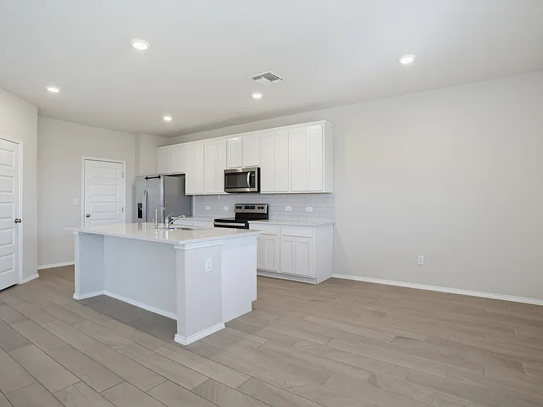 10803 Airmen Dr — Photo 6