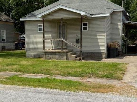3rd image of 313 E 4th St