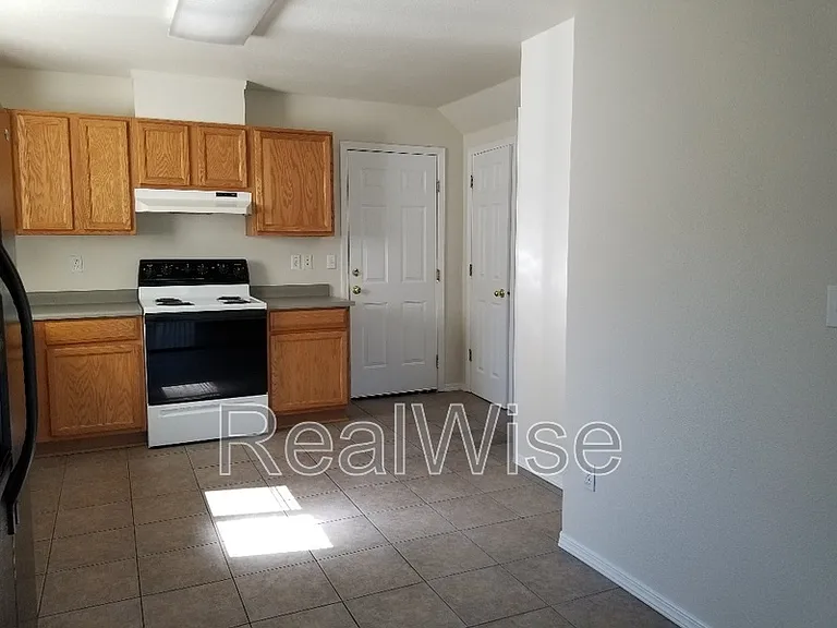 1527 Hamilton Ln — Photo 12