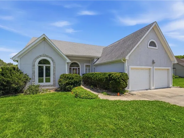 1101 NE Waterfield Village Dr, Blue Springs, MO 64014