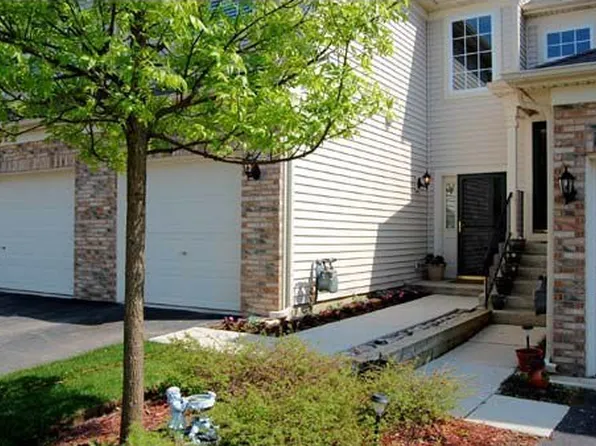 225 Nicole Dr Unit D, South Elgin, IL 60177