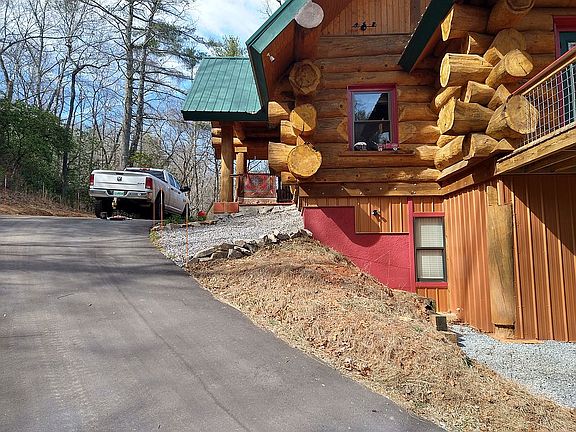 5th image of 142 W Southwood Dr
