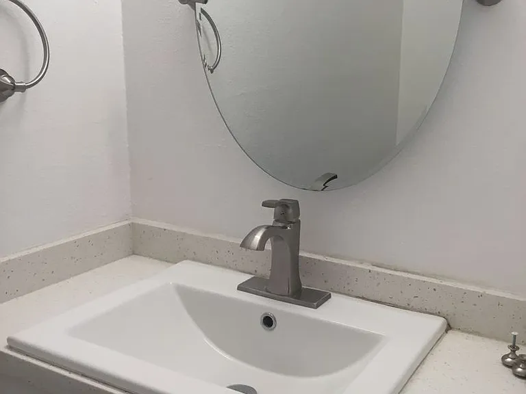 COMPLETELY REMODELED TOWNHOUSE FOR RENT — Photo 8