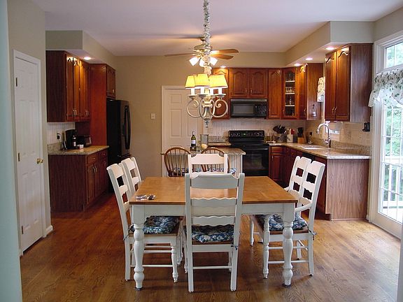 Large eat-in kitchen with hardwood floors, 42" cabinets and granite counters.