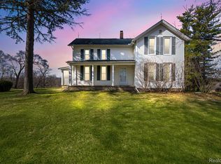 14376 Eddy Lake Rd, Fenton, MI 48430