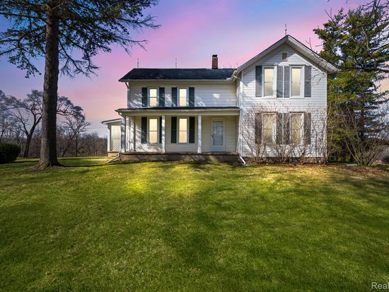 14376 Eddy Lake Rd, Fenton, MI 48430