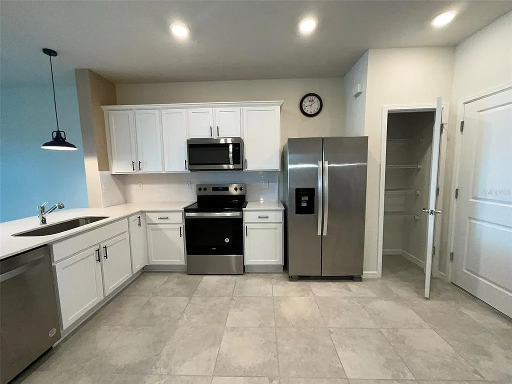 3 bed, 2.5 bath, 1736 sqft, $2,095 — Photo 4