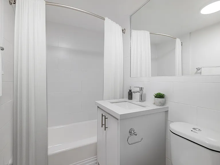 2700 Bathurst St — Photo 8