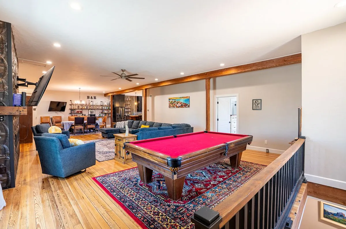 4 bed, 2.5 bath, 3200 sqft, $2,700 — Photo 2