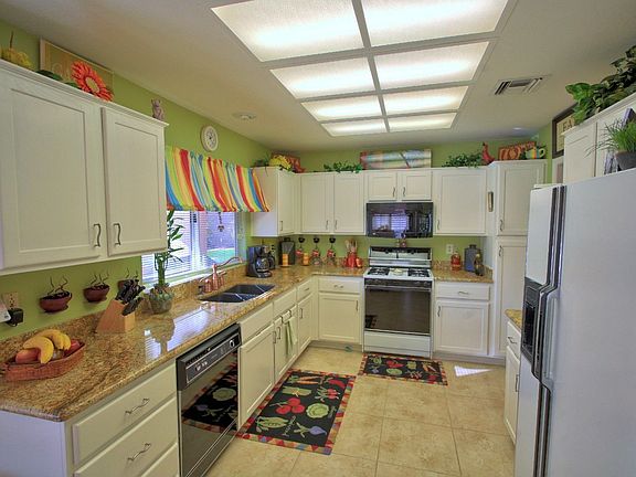 Kitchen - Deep Well Sink & Custom Cabinets