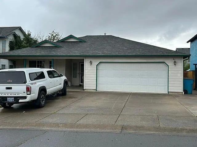2611 NE 164th Ave — Photo 1