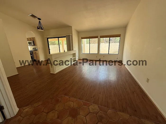 3 bed, 2.0 bath, 1425 sqft, $1,995 — Photo 3