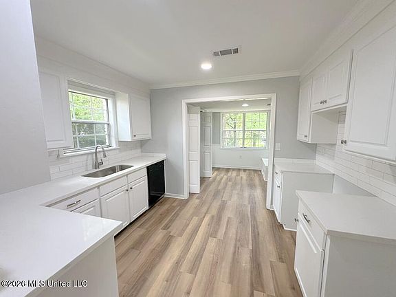 4th image of 1404 Rosemont Dr