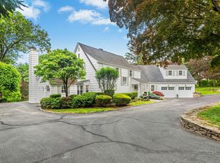 39 Campbell Rd, Fairfield, CT 06824