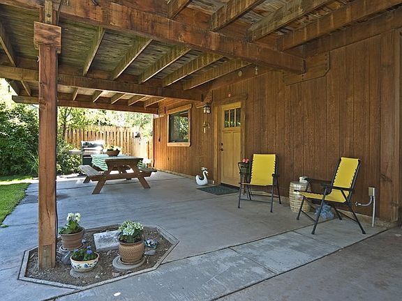 4th image of 2665 Fuller Ave