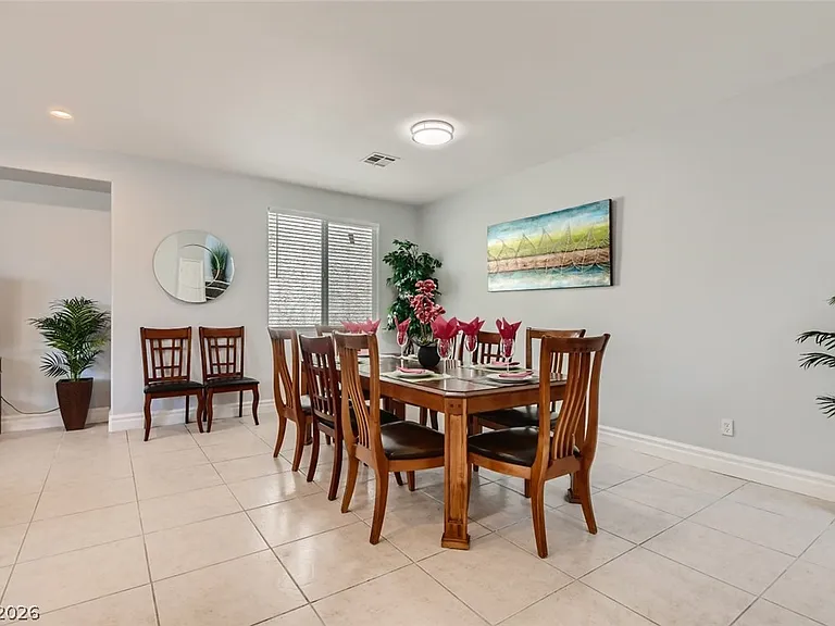 6689 Roanoke Ct — Photo 1