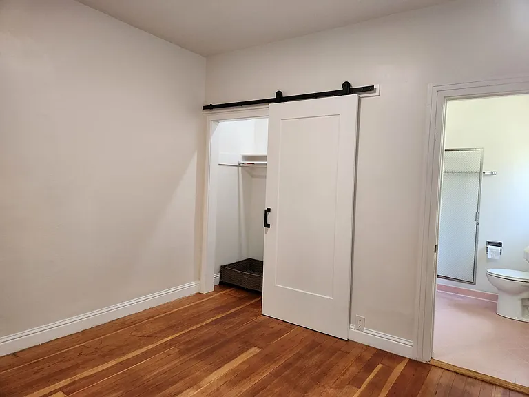 College Ave Apartment for Rent — Photo 7