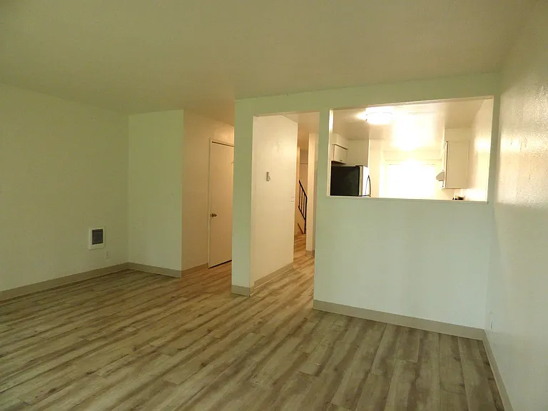 4116 Lancaster Dr NE — Photo 10