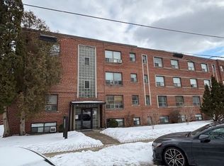 11 Anglesey Blvd #310, Toronto, ON M9A3B2