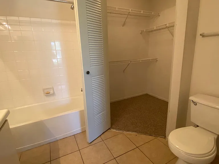 Pointe Vista Apartments — Photo 28