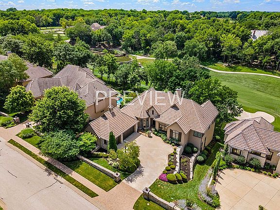 5th image of 685 Saint James Ct