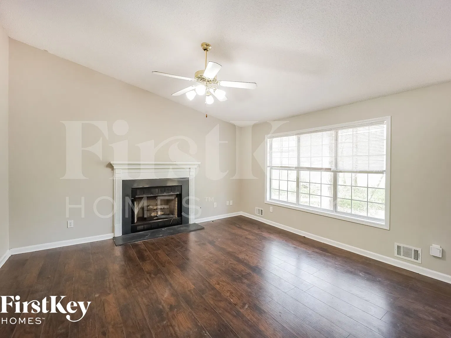 3 bed, 2.0 bath, 1538 sqft, $2,055 — Photo 3