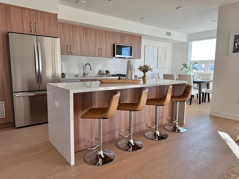 Penthouse 2 Bed 2.5 Bath