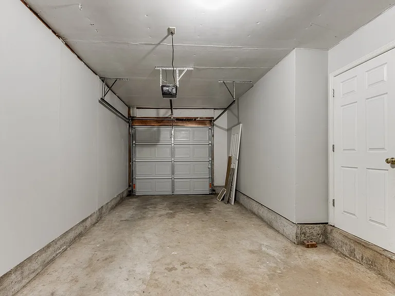 1610 Southern Heights Ave — Photo 18