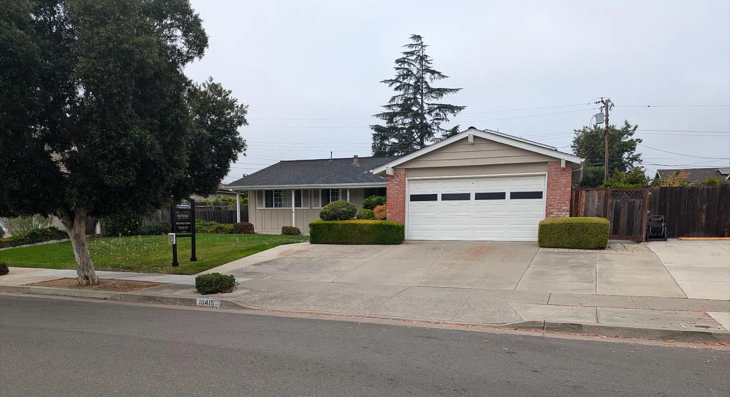 10415 Plum Tree Ln photo 1