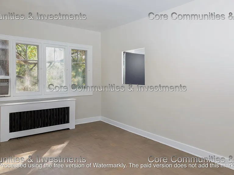 Pollyanna Apartments — Photo 30