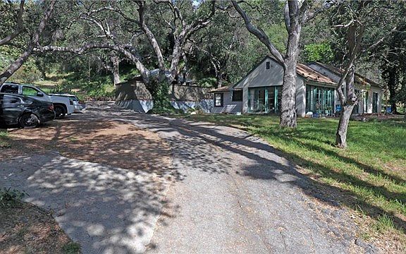 5th image of 539 Cloverleaf Dr