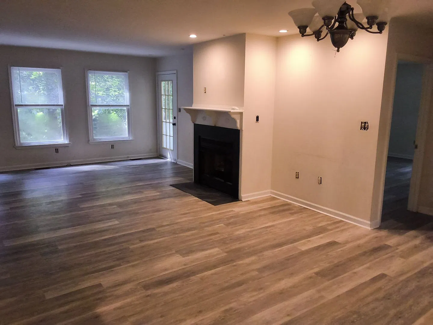 Blackstone 3 Bed 2 Bath Rancher -convenient to Fort Pickett — Photo 2