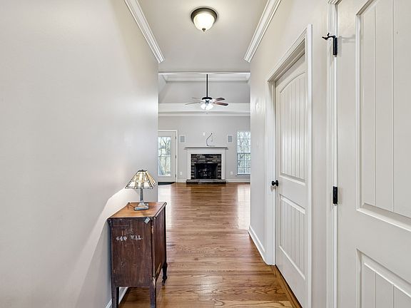 3rd image of 1098 Golf View Way