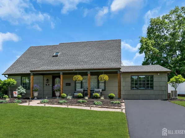 40 Icemeadow Ln, Aberdeen, NJ 07747