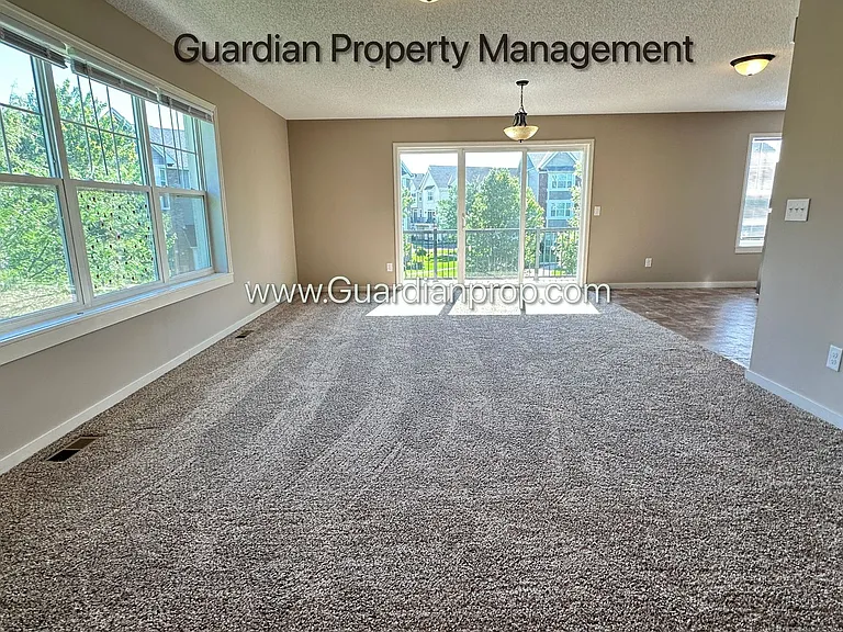11946 Emery Village Dr N — Photo 6