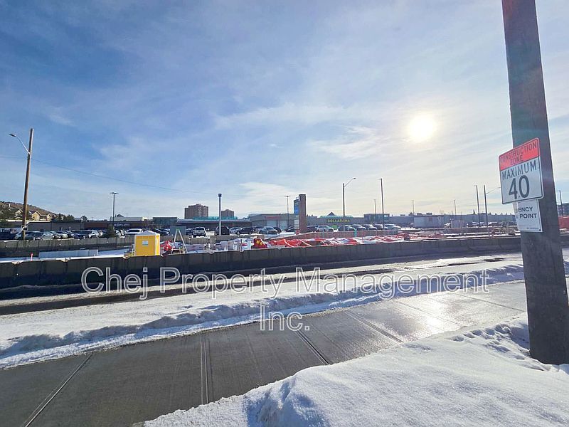 Edmonton House for rent - 4 Bedrooms — photo 2