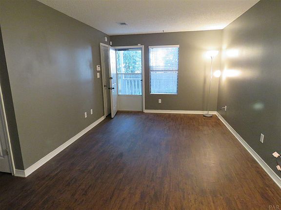 3rd image of 3208 Redwood Ln APT H