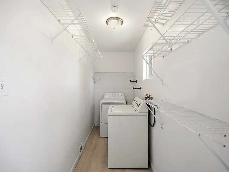 2400 Valley View Dr — Photo 16