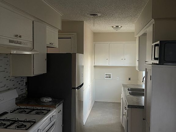 4th image of 311 Hall St