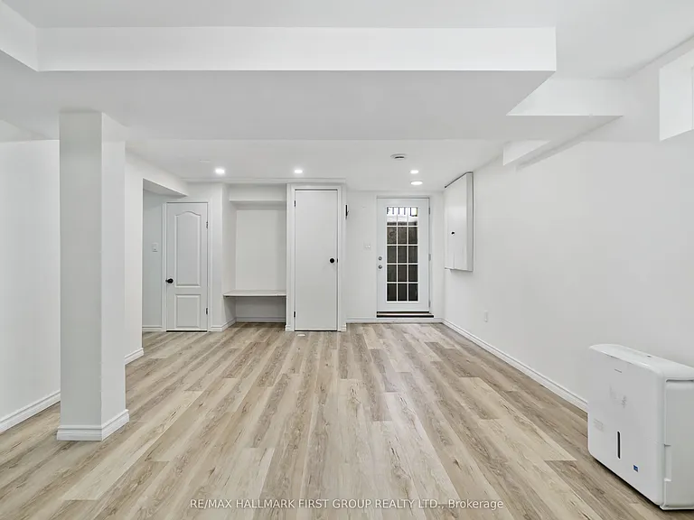 660 Mackechnie Cres #LOWER — Photo 12
