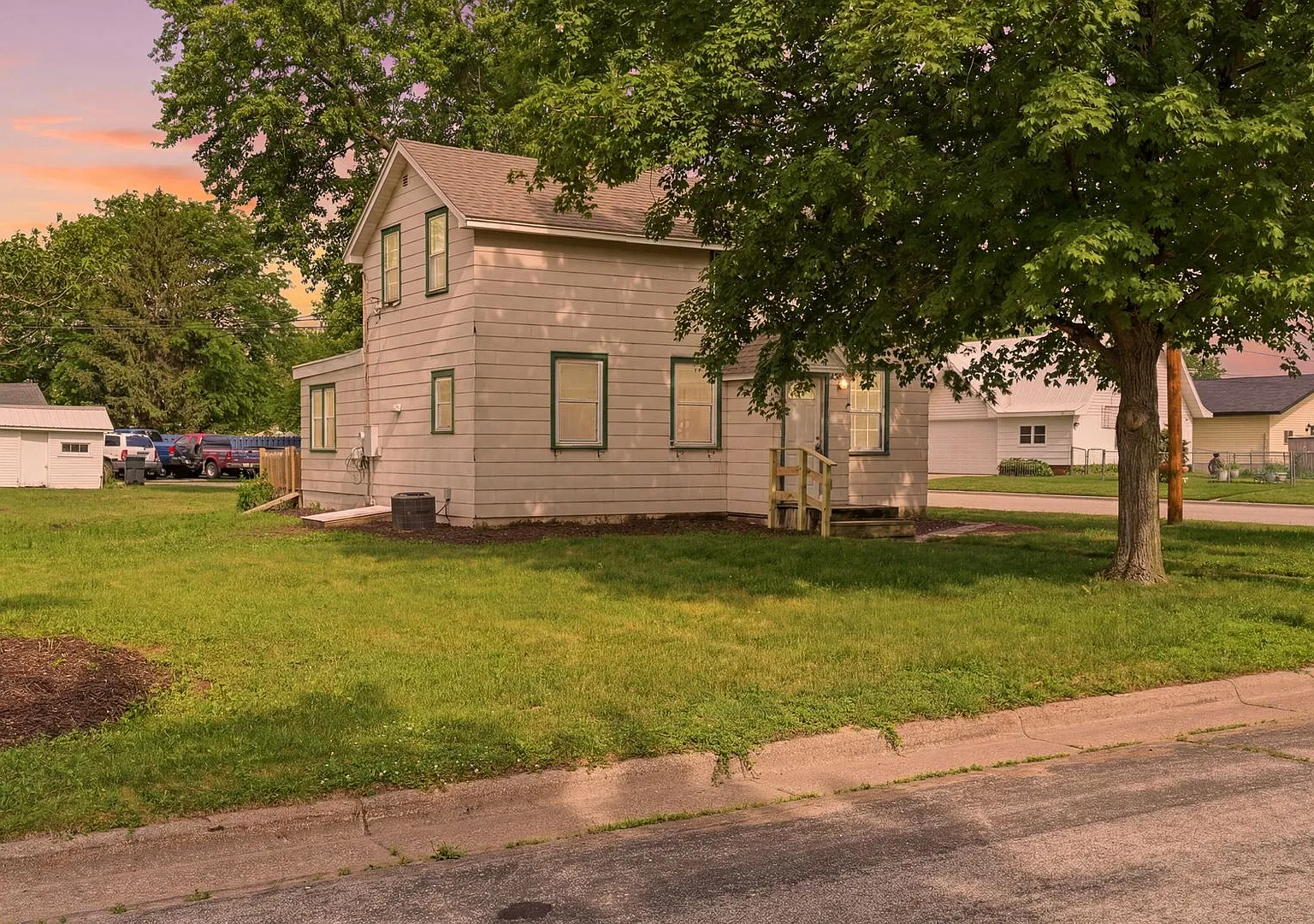 4 Bedroom Northside Single Family Home — Photo 1