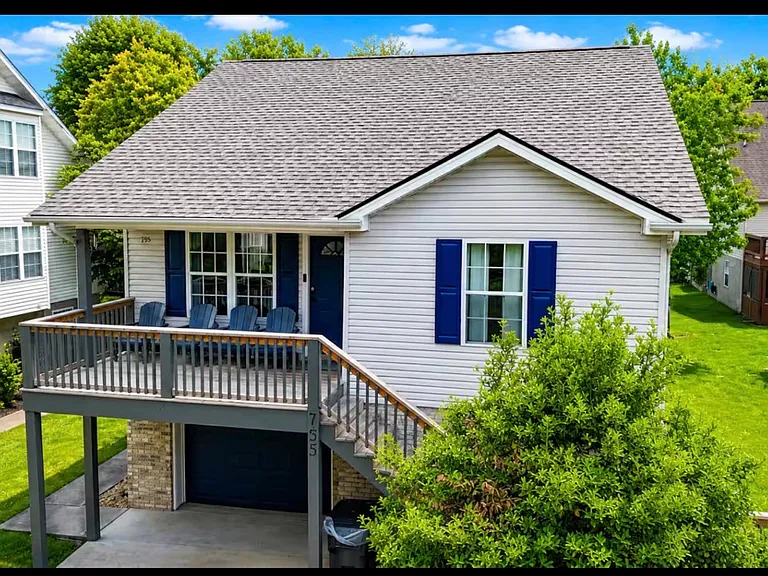 755 Plantation Dr — Photo 12