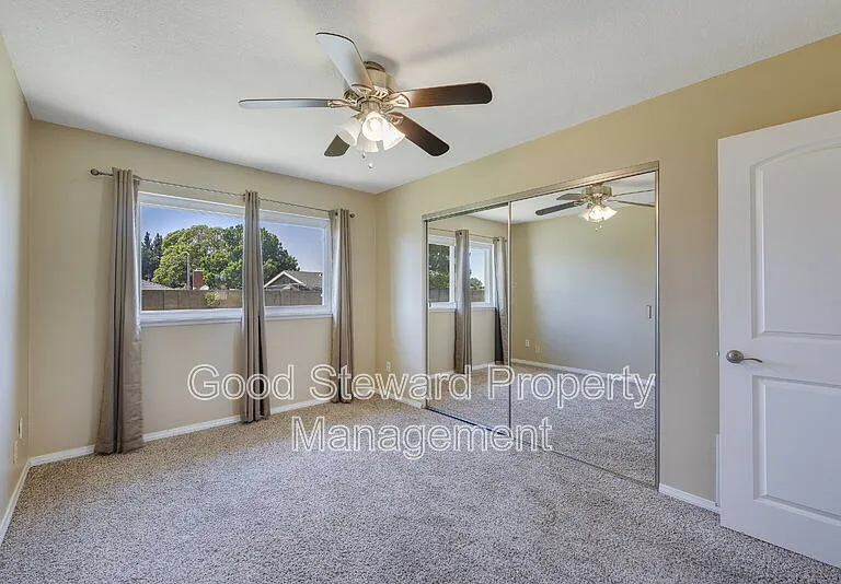 1219 N Van Buren St — Photo 17