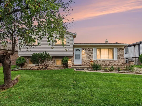 39158 Roland Dr, Sterling Heights, MI 48310