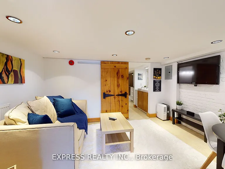 146 Blackthorn Ave #LOWER — Photo 5