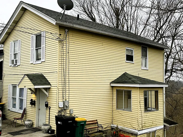 911 Perry Hwy #2 — Photo 4
