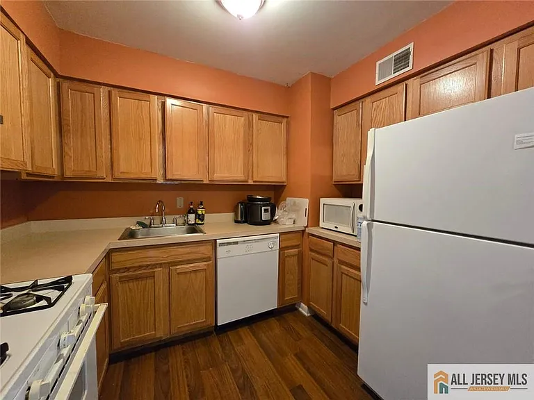 138 Orlando St #138 — Photo 8