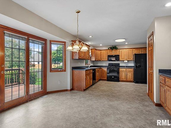 4th image of 2213 Renwick Dr
