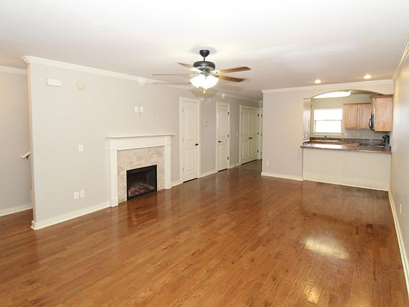 5th image of 2208 Ellington Dr #D