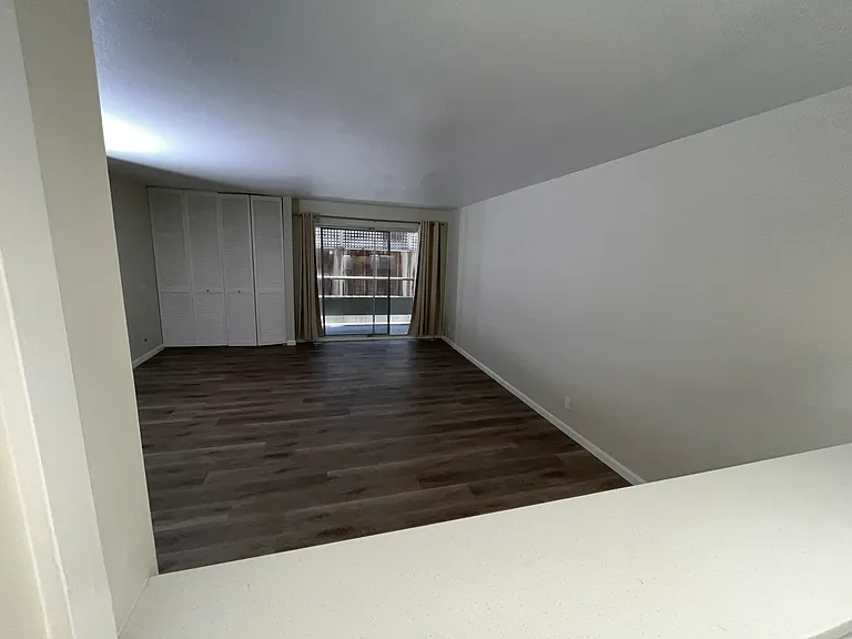 300 Vernon St #6 — Photo 6